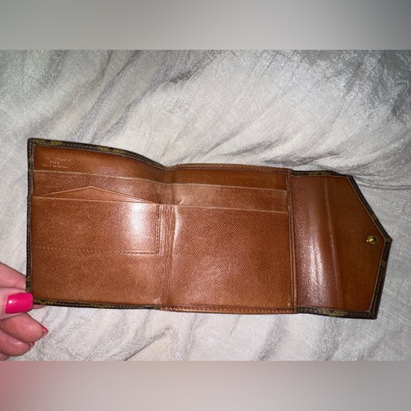 Louis Vuitton Vintage Trifold Compact Wallet. - Picture 6 of 8